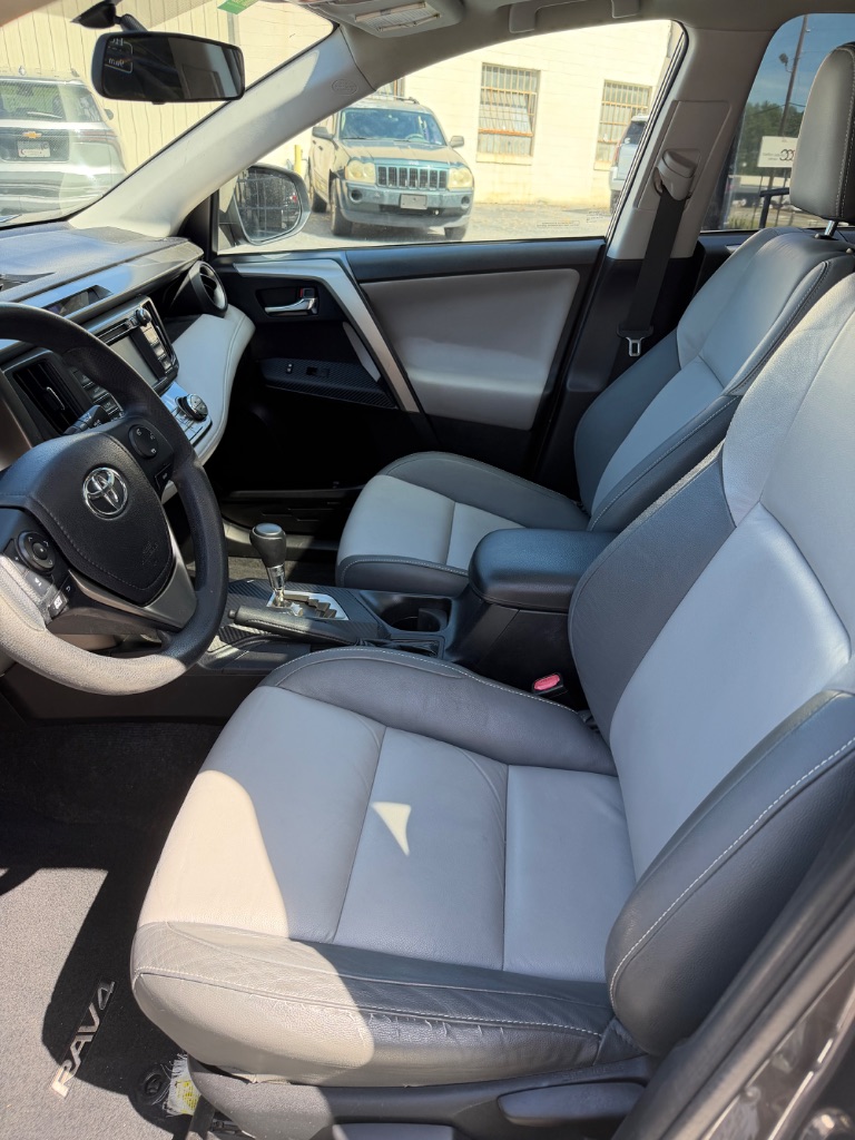 Toyota RAV4 photo 9