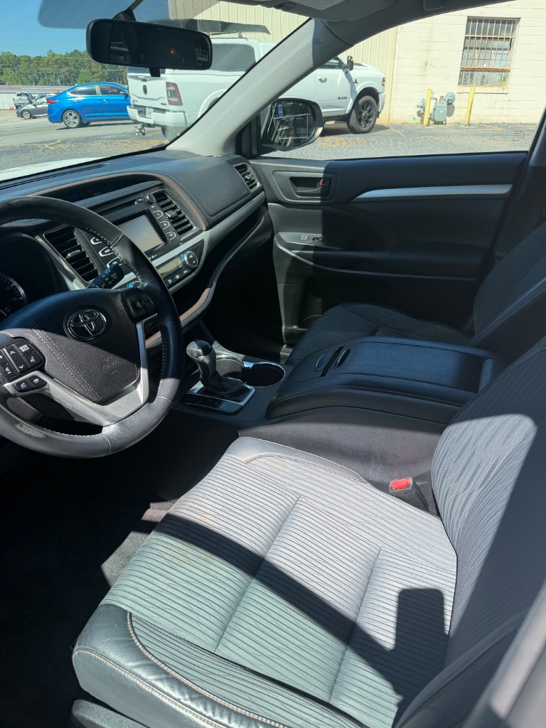 Hyundai Sonata photo 9