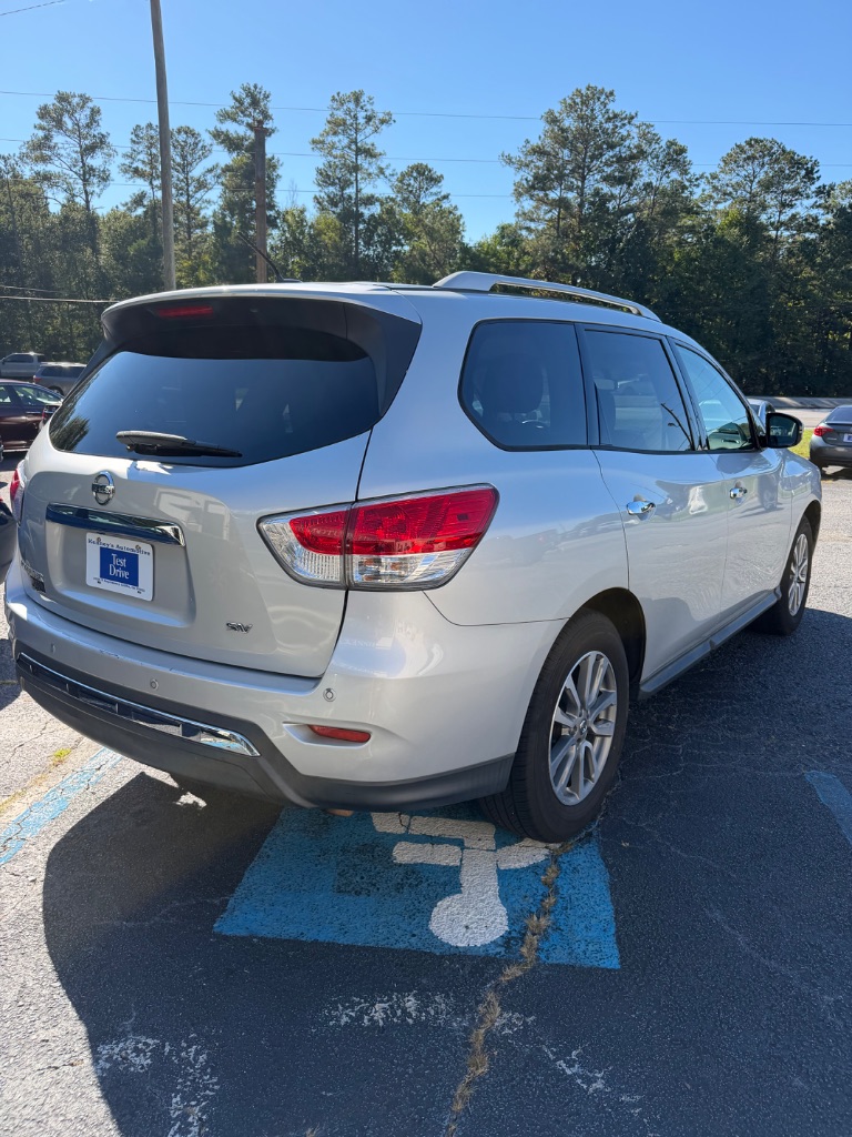 Nissan Pathfinder photo 3