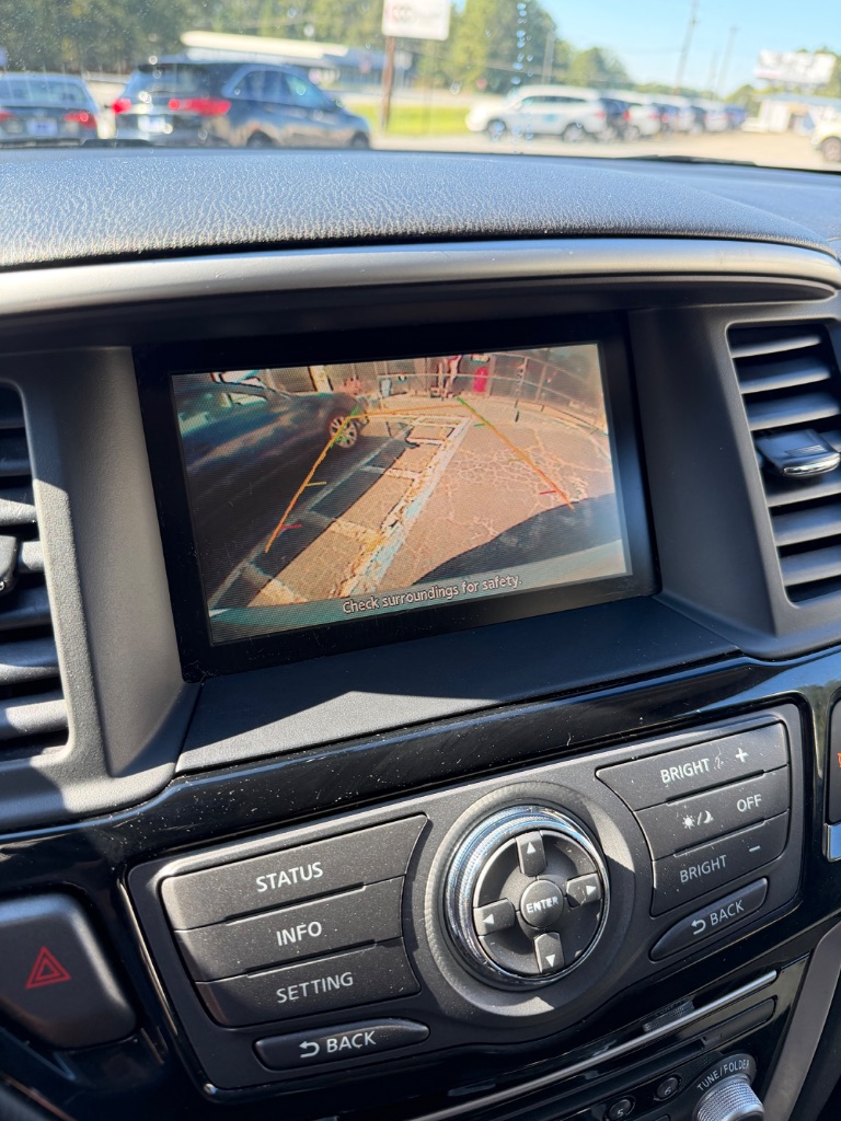 Nissan Pathfinder photo 9
