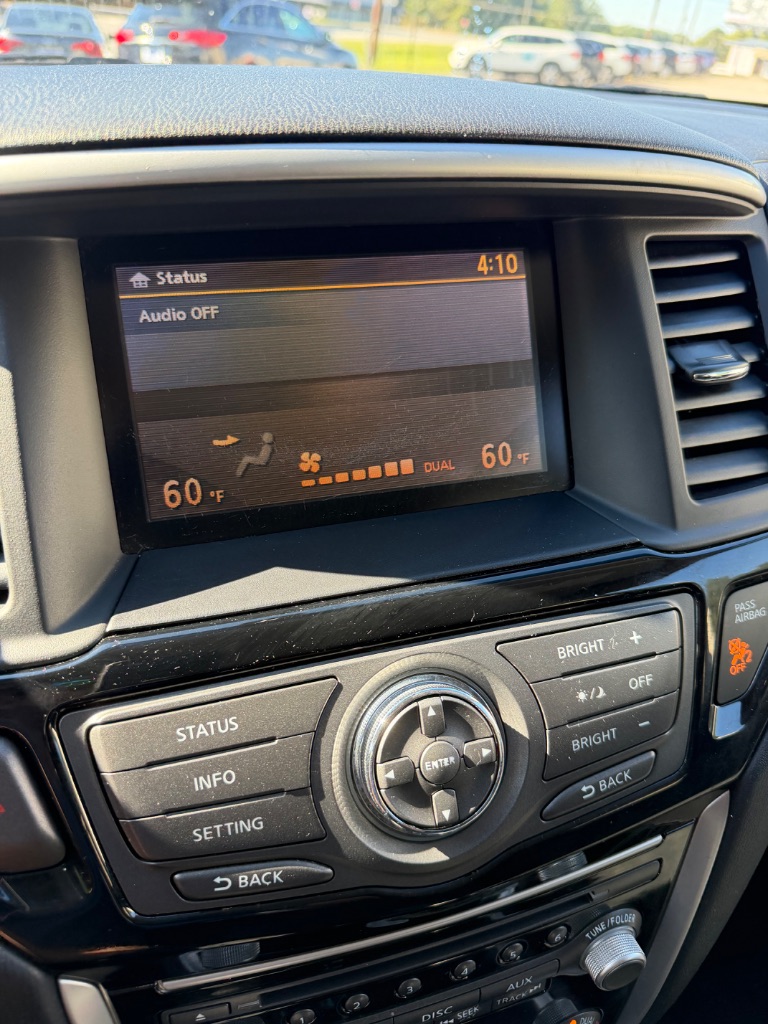 Nissan Pathfinder photo 8