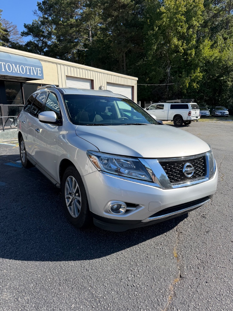Nissan Pathfinder photo 2