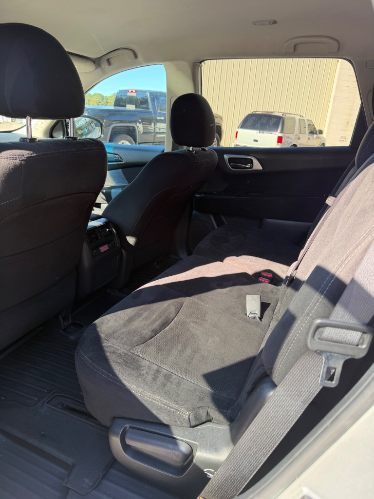 Nissan Pathfinder photo 6